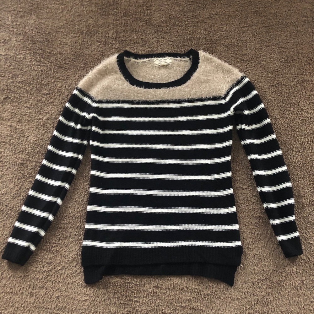 Pink Rose Sweater - Picture 3 of 9
